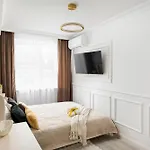 First Class 3 Min To Station With Balcony, Ac And The View On Palace Apartament Warszawa