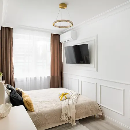 First Class 3 Min To Station With Balcony, Ac And The View On Palace Lejlighed Warszawa