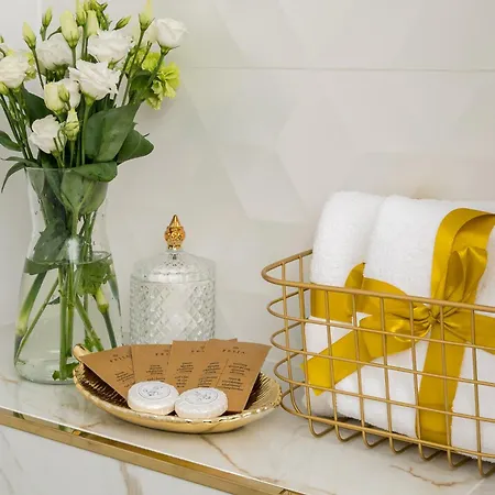 First Class 3 Min To Station With Balcony, Ac And The View On Palace