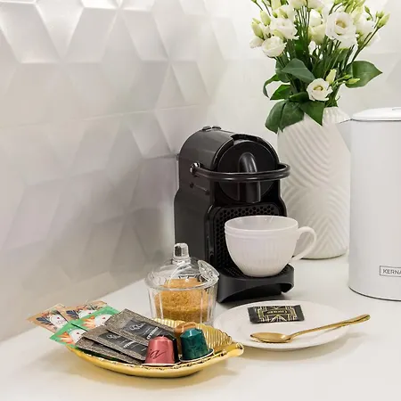 First Class 3 Min To Station With Balcony, Ac And The View On Palace