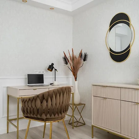 First Class 3 Min To Station With Balcony, Ac And The View On Palace Lejlighed Warszawa