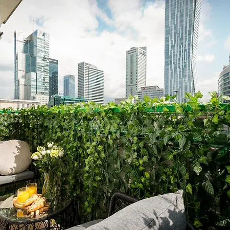 First Class 3 Min To Station With Balcony, Ac And The View On Palace Apartment