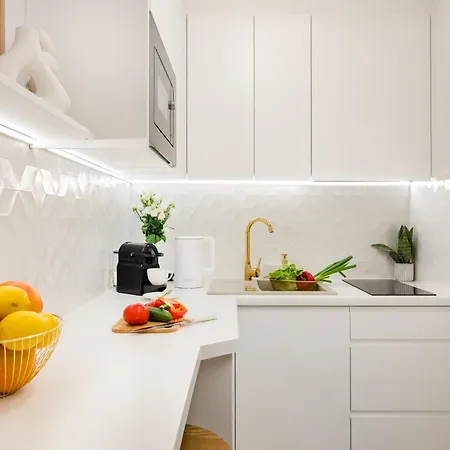 First Class 3 Min To Station With Balcony, Ac And The View On Palace *