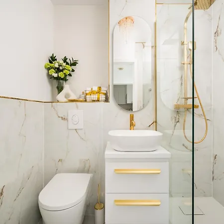 First Class 3 Min To Station With Balcony, Ac And The View On Palace * ורשה