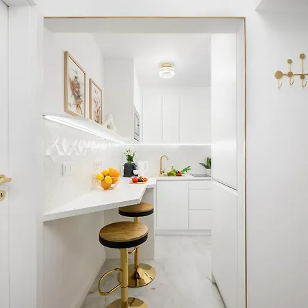 דירה First Class 3 Min To Station With Balcony, Ac And The View On Palace ורשה