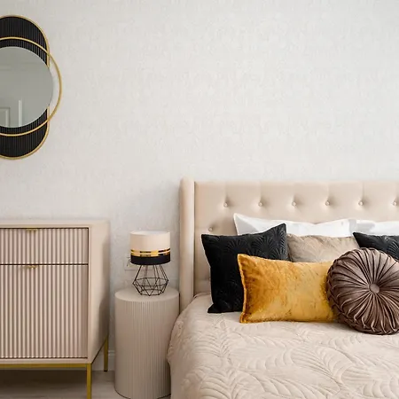 First Class 3 Min To Station With Balcony, Ac And The View On Palace ורשה