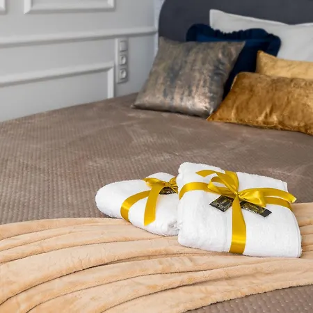 First Class 3 Min To Station With Balcony, Ac And The View On Palace *